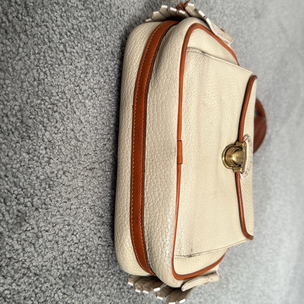 Rare-Vintage Dooney & Bourke Cream & Brown Leather Kitty Crossbody Bag. - Picture 3 of 14